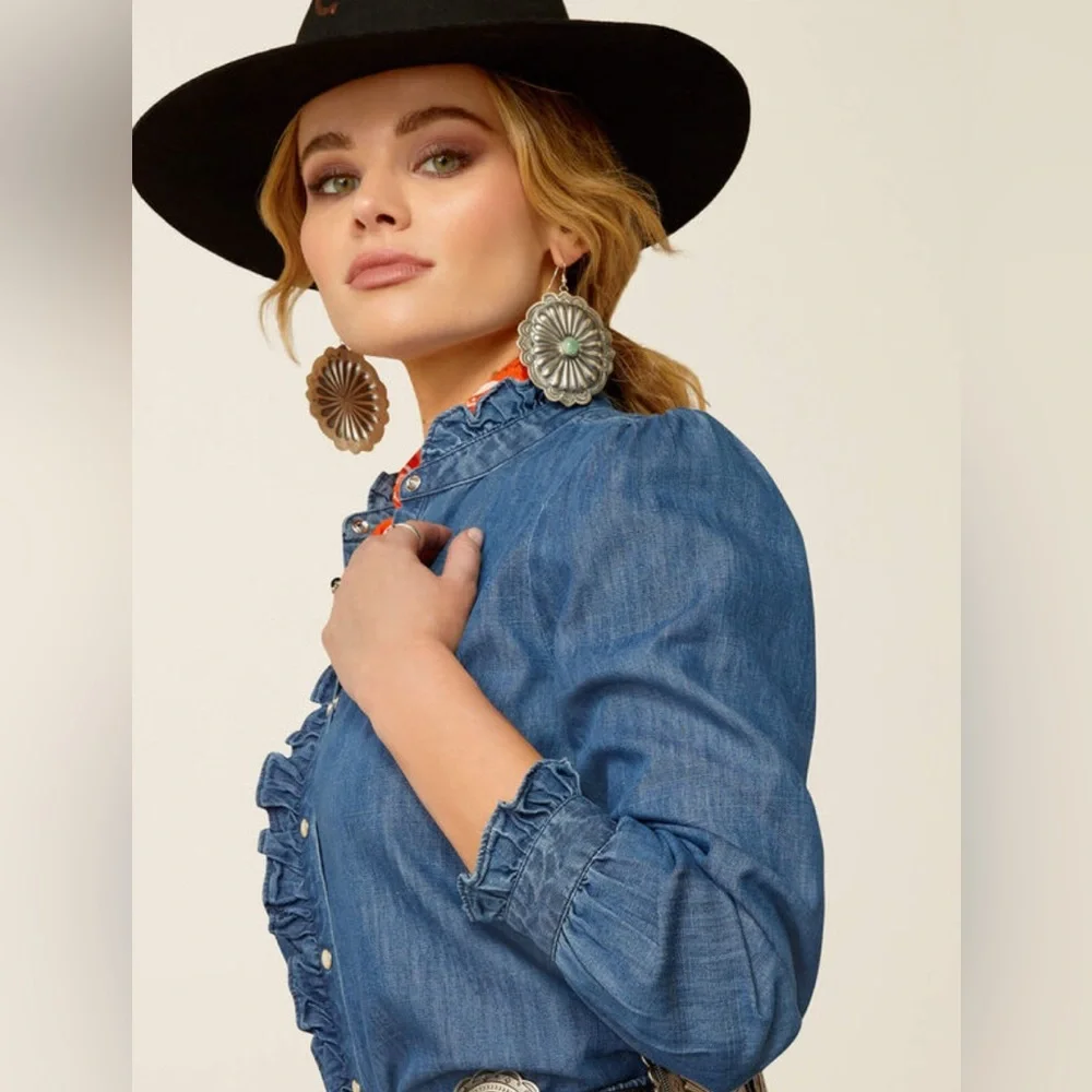 ❌SOLD OUT❌ NWT [Ariat] Ingalls Top Button-Up Ruffled Blouse Denim Women’s M XL - Picture 2 of 13